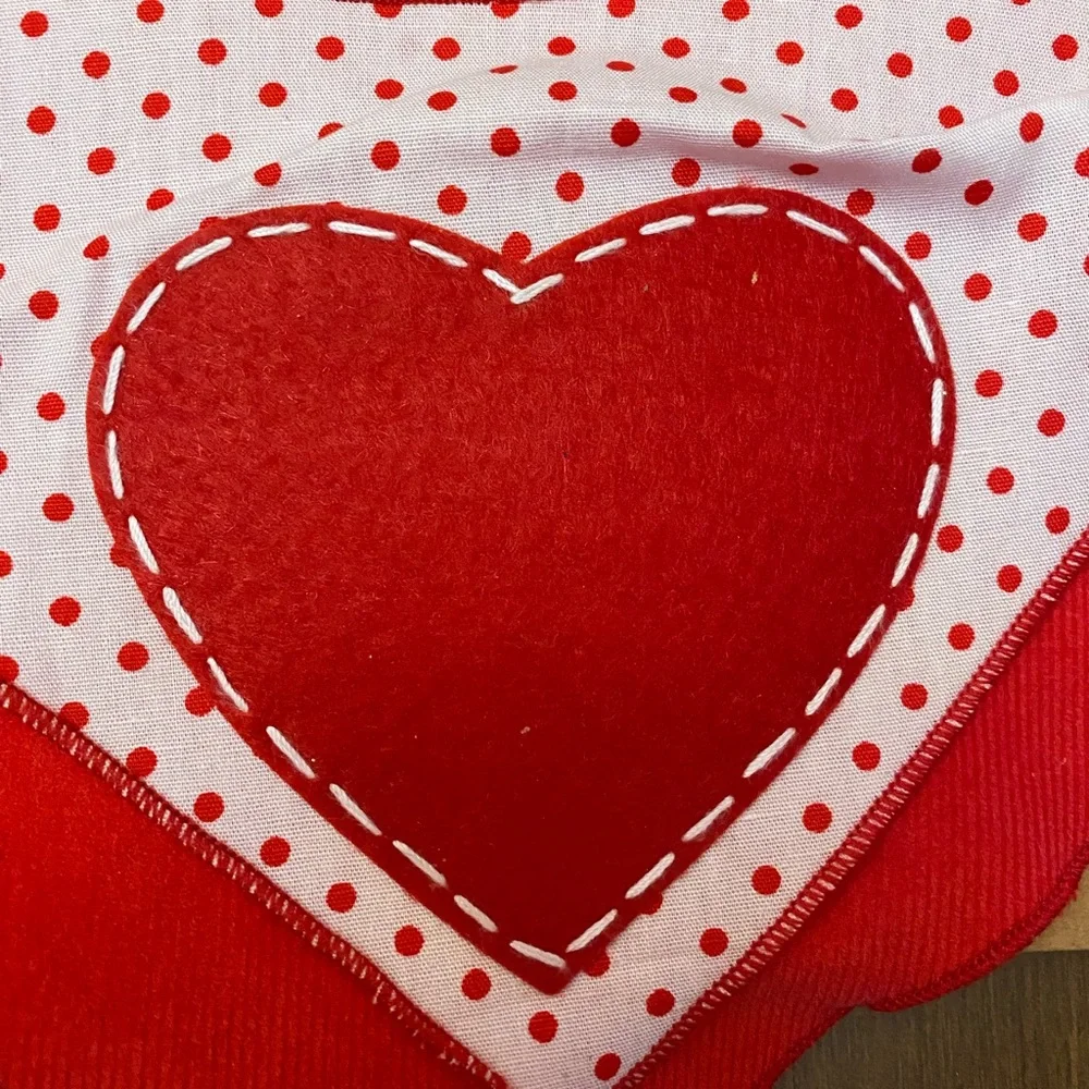 New and never worn Valentines dog nexk bandana size Medium 10-15 inches